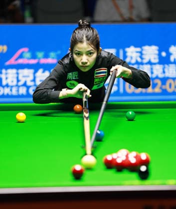 (260518) -- DONGGUAN, May 18, 2026 -- Mink Nutcharut competes during the semifinal between Mink Nutcharut of Thailand and Panchaya Channoi of Thailand of the 2026 World Women s Snooker Championship in Dongguan, south China s Guangdong Province, May 18, 2026. ) (SP)CHINA-DONGGUAN-SNOOKER-WORLD WOMEN S CHAMPIONSHIP-SEMIFINAL(CN) HuangxGuobao 
