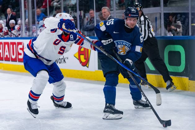 ZURICH, SWITZERLAND - MAY 18: Sakari Manninen (Finland, 65) in the battle for the puck with -5during the Preliminary Round - Group A Match 17 between Finland and United States at the IIHF Ice hockey, Eishockey World Championship, WM, Weltmeisterschaft 2026, Swiss Life Arena on May 18, 2026 in Zurich, Switzerland. Zurich Switzerland Copyright: xTimoxSteinx