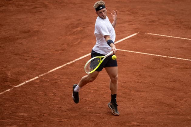 HAMBURG, GERMANY - MAY 18: Alejandro Davidovich Fokina of Spain plays a forehand shot to opponent Corentin Moutet of France during their Men s Singles Round One match at the Bitpanda Hamburg Open on May 18, 2026 in Hamburg, Germany. Credit: Andy Astfalck NurPhoto Germany Copyright: xAndyxAstfalckx