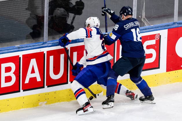 Ice hockey, Eishockey - IIHF WC 2026 ZURICH,SWITZERLAND,18.MAY.26 - ICE HOCKEY - IIHF Ice Hockey World Championship, WM, Weltmeisterschaft 2026, group stage, Finland vs USA. Image shows Mathieu Olivier (USA) and Vili Saarijarvi (FIN).  GEPAxpictures xMaticxKlansek