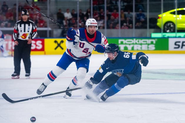 ZURICH, SWITZERLAND - MAY 18: Sakari Manninen (Finland, 65) in the battle for the puck with Connor Clifton (United States, 75) during the Preliminary Round - Group A Match 17 between Finland and United States at the IIHF Ice hockey, Eishockey World Championship, WM, Weltmeisterschaft 2026, Swiss Life Arena on May 18, 2026 in Zurich, Switzerland. Zurich Switzerland Copyright: xTimoxSteinx