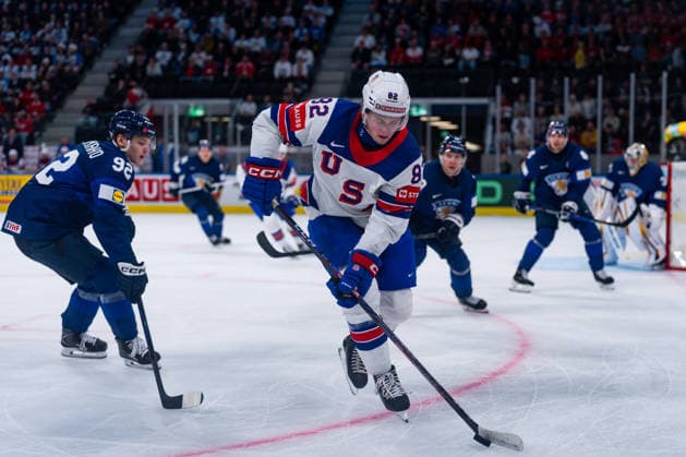 ZURICH, SWITZERLAND - MAY 18: Danny Nelson (United States, 82) in the battle for the puck with Lenni Haemeenaho (Finland, 92) during the Preliminary Round - Group A Match 17 between Finland and United States at the IIHF Ice hockey, Eishockey World Championship, WM, Weltmeisterschaft 2026, Swiss Life Arena on May 18, 2026 in Zurich, Switzerland. Zurich Switzerland Copyright: xTimoxSteinx