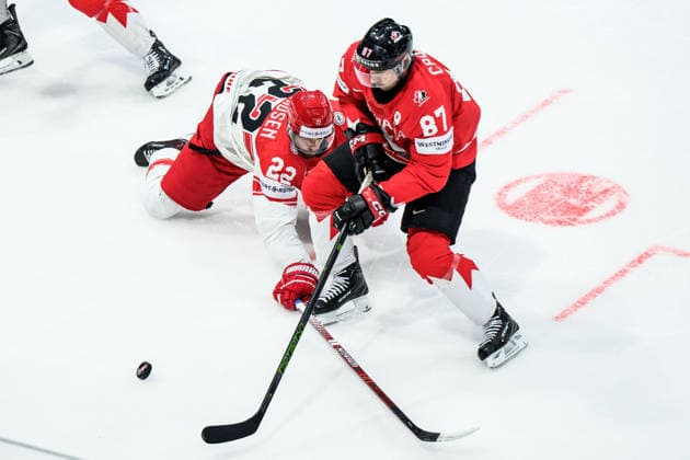 260518 Markus Lauridsen of Denmark and Sidney Crosby of Canada during the 2026 IIHF Ice Hockey World Championship match between Canada and Denmark on May 18, 2026 in Fribourg Photo Jesper Zerman BILDBYRAN kod JZ JZ0718 ishockey ice hockey ishockey vm 2026 vm 2026 iihf world championship kanada canada danmark denmark canada kanada bbeng danmark denmark  Copyright: JESPERxZERMAN BB260518JZ088