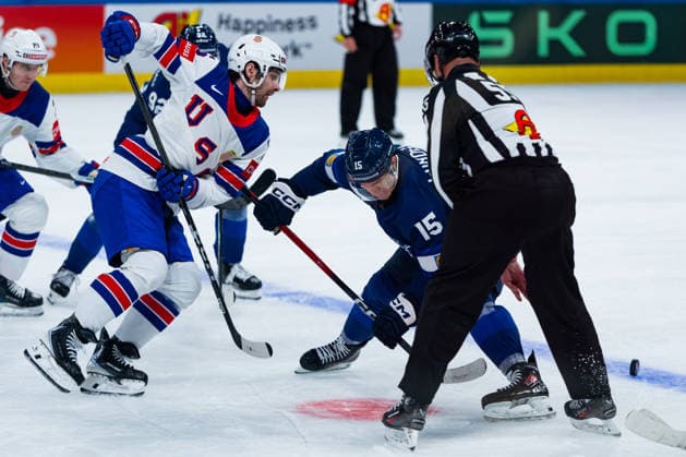 ZURICH, SWITZERLAND - MAY 18: -15fin winning the battle against Tommy Novak (United States, 15) during the Preliminary Round - Group A Match 17 between Finland and United States at the IIHF Ice hockey, Eishockey World Championship, WM, Weltmeisterschaft 2026, Swiss Life Arena on May 18, 2026 in Zurich, Switzerland. Zurich Switzerland Copyright: xTimoxSteinx