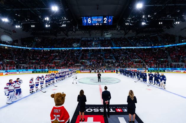 ZURICH, SWITZERLAND - MAY 18: Winning ceremony after the Preliminary Round - Group A Match 17 between Finland and United States at the IIHF Ice hockey, Eishockey World Championship, WM, Weltmeisterschaft 2026, Swiss Life Arena on May 18, 2026 in Zurich, Switzerland. Zurich Switzerland Copyright: xTimoxSteinx