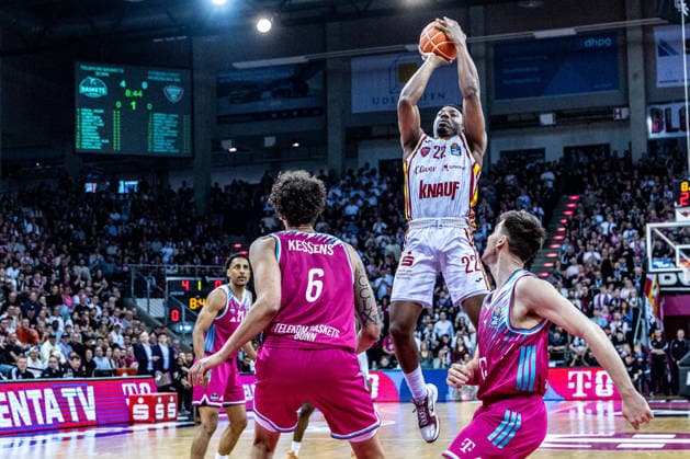 Johnathan Stove Fitness First Wuerzburg Baskets, 22 vs Michael Kessens Telekom Baskets Bonn, 06 , Grayson Murphy Telekom Baskets Bonn, 07 , Joel Sadu Aminu Telekom Baskets Bonn, 21 Telekom Baskets Bonn vs Fitness First Wuerzburg Baskets, Basketball, easy Credit BBL, Playoffs, Quarterfinals, Matchday 2, 2025 2026, 18 05 2026 Telekom Baskets Bonn vs Fitness First Wuerzburg Baskets, Basketball, easy Credit BBL, Playoffs, Quarterfinals, Matchday 2, 2025 2026, 18 05 2026 Bonn Copyright: xEibner-Pressefoto GerhardxWingenderx EP_GWR