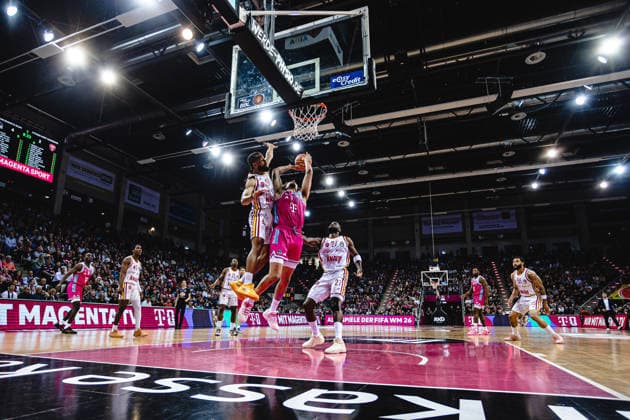 easyCredit Basketball Bundesliga, 2 Playoff Quarterfinals Telekom Baskets Bonn vs Fitness First Baskets Würzburg, 18 05 2026 Michael Kessens Telekom Baskets Bonn 6 and Davion Mintz Würzburg 10 in aerial combat easyCredit Basketball Bundesliga, 2 Playoff Quarterfinals Telekom Baskets Bonn vs Fitness First Baskets Würzburg, 18 05 2026, Telekom Dome Bonn Copyright: xBEAUTIFULxSPORTS Derixx