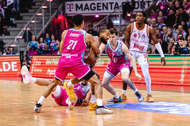 easyCredit Basketball Bundesliga, 2 Playoff Quarterfinals Telekom Baskets Bonn vs Fitness First Baskets Würzburg, 18 05 2026 Davion Mintz Würzburg 10 against the entire Bonn defense easyCredit Basketball Bundesliga, 2 Playoff Quarterfinals Telekom Baskets Bonn vs Fitness First Baskets Würzburg, 18 05 2026, Telekom Dome Bonn Copyright: xBEAUTIFULxSPORTS Derixx