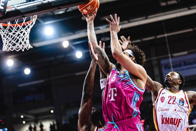 easyCredit Basketball Bundesliga, 2 Playoff Quarterfinals Telekom Baskets Bonn vs Fitness First Baskets Würzburg, 18 05 2026 Michael Kessens Telekom Baskets Bonn 6 scores at the basket easyCredit Basketball Bundesliga, 2 Playoff Quarterfinals Telekom Baskets Bonn vs Fitness First Baskets Würzburg, 18 05 2026, Telekom Dome Bonn Copyright: xBEAUTIFULxSPORTS Derixx