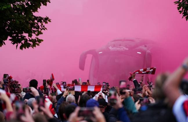 Arsenal fans greet the arrival of the team bus Arsenal v Burnley, Premier League, Football, Emirates Stadium, London, UK - 18 May 2026London Emirates Stadium United Kingdom EDITORIAL USE ONLY No use with unauthorised audio, video, data, fixture lists, club league logos or live services. Online in-match use limited to 120 images, no video emulation. No use in betting, games or single club league player publications. Copyright: xJavierxGarcia Shutterstockx 16881286k