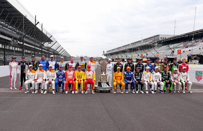 INDIANAPOLIS, IN - MAY 18: All 33 IndyCar, Indy Car, IRL, USA drivers that are starting in the 2026 Indianapolis 500 pose for a group photo at the yard of bricks with the Borg Warner Trophy before practice for the 110th Running of the Indianapolis 500 on May 18th, 2026, at the Indianapolis Motor Speedway in Indianapolis, Indiana. (Photo by Brian Spurlock Icon Sportswire) AUTO: MAY 18 NTT IndyCar Series Indianapolis 500 Practice EDITORIAL USE ONLY Icon2605185001