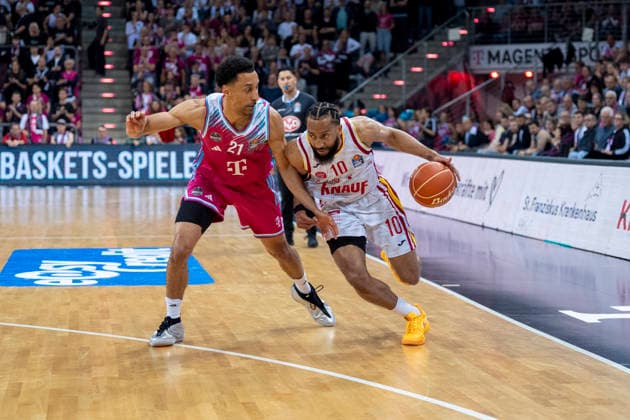 Duel between Joel Aminu Telekom Baskets Bonn, 21 and Davion Mintz Fitness First Wuerzburg Baskets, 10 Telekom Baskets Bonn Fitness First Wuerzburg Baskets 18 05 2026 Basketball, easyCredit Basketball Bundesliga, Playoffs, Quarter-final game 2, GER, Bonn, Telekom Dome Bonn Copyright: HMBxMedia xMarcoxBader