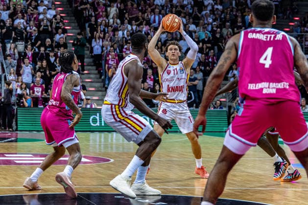 Brae Ivey Fitness First Wuerzburg Baskets, 11 vs Jeff Garrett Jr Telekom Baskets Bonn, 04 , Jonathan Baehre Telekom Baskets Bonn, 01 Telekom Baskets Bonn vs Fitness First Wuerzburg Baskets, Basketball, easy Credit BBL, Playoffs, Quarterfinals, 2 Matchday, 2025 2026, 18 05 2026 Telekom Baskets Bonn vs Fitness First Wuerzburg Baskets, Basketball, easy Credit BBL, Playoffs, Quarterfinals, 2 Matchday, 2025 2026, 18 05 2026 Bonn Copyright: xEibner-Pressefoto GerhardxWingenderx EP_GWR