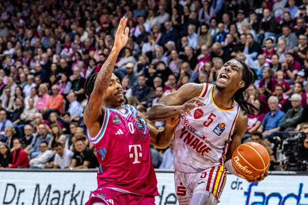 Marcus Carr Fitness First Wuerzburg Baskets, 05 vs Jalen Finch Telekom Baskets Bonn, 00 Telekom Baskets Bonn vs Fitness First Wuerzburg Baskets, Basketball, easy Credit BBL, Playoffs, Quarterfinals, 2 Matchday, 2025 2026, 18 05 2026 Telekom Baskets Bonn vs Fitness First Wuerzburg Baskets, Basketball, easy Credit BBL, Playoffs, Quarterfinals, 2 Matchday, 2025 2026, 18 05 2026 Bonn Copyright: xEibner-Pressefoto GerhardxWingenderx EP_GWR
