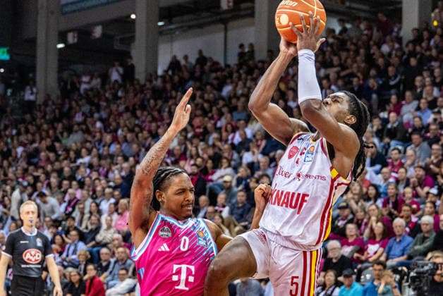 Marcus Carr Fitness First Wuerzburg Baskets, 05 vs Jalen Finch Telekom Baskets Bonn, 00 Telekom Baskets Bonn vs Fitness First Wuerzburg Baskets, Basketball, easy Credit BBL, Playoffs, Quarterfinals, 2 Matchday, 2025 2026, 18 05 2026 Telekom Baskets Bonn vs Fitness First Wuerzburg Baskets, Basketball, easy Credit BBL, Playoffs, Quarterfinals, 2 Matchday, 2025 2026, 18 05 2026 Bonn Copyright: xEibner-Pressefoto GerhardxWingenderx EP_GWR