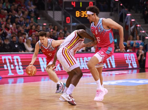 Grayson Murphy Bonn on the ball with Michael Kessens Bonn , Bonn, Germany, 18 05 2026, Basketball Bundesliga, 2 Quarterfinals, Telekom Baskets Bonn vs Fitness First Würzburg Baskets
