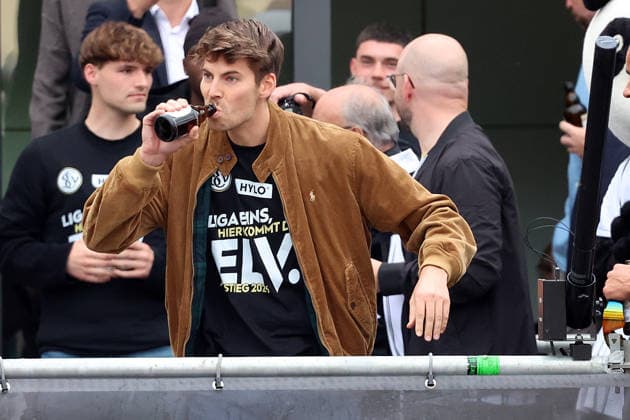 18 05 2026, xrekx, Fußball 2 Bundesliga, SV Elversberg Aufstiegsfeier v l Maximilian Rohr SV 07 Elversberg DFL DFB REGULATIONS PROHIBIT ANY USE OF PHOTOGRAPHS as IMAGE SEQUENCES and or QUASI VIDEO Elversberg