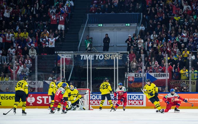260518 Matej Blumel of Czech Republic celebrates after scoring the 0 1 goal during the 2026 IIHF Ice Hockey World Championship match between Sweden and Czech Republic on May 18, 2026 in Fribourg Photo Jesper Zerman BILDBYRAN kod JZ JZ0719 ishockey ice hockey ishockey vm 2026 vm 2026 iihf world championship sverige sweden tjeckien czech republic bbeng jubel  Copyright: JESPERxZERMAN BB260518JZ113