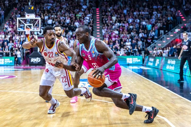 Tylan Birts Telekom Baskets Bonn, 05 vs Johnathan Stove Fitness First Wuerzburg Baskets, 22 Telekom Baskets Bonn vs Fitness First Wuerzburg Baskets, Basketball, easy Credit BBL, Playoffs, Quarterfinals, 2 Matchday, 2025 2026, 18 05 2026 Telekom Baskets Bonn vs Fitness First Wuerzburg Baskets, Basketball, easy Credit BBL, Playoffs, Quarterfinals, 2 Matchday, 2025 2026, 18 05 2026 Bonn Copyright: xEibner-Pressefoto GerhardxWingenderx EP_GWR