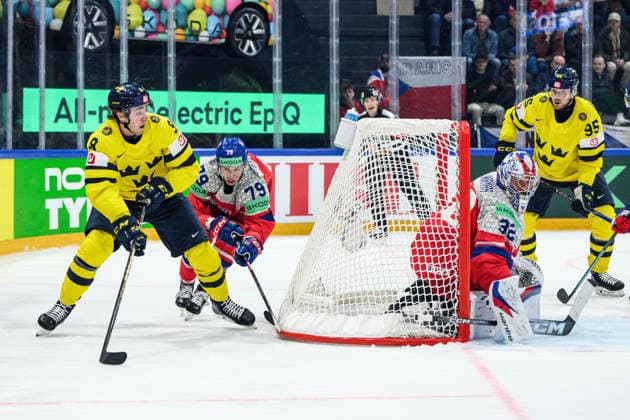 260518 Linus Karlsson of Sweden and Tomas Galvas of Czech Republic during the 2026 IIHF Ice Hockey World Championship match between Sweden and Czech Republic on May 18, 2026 in Fribourg Photo Jesper Zerman BILDBYRAN kod JZ JZ0719 ishockey ice hockey ishockey vm 2026 vm 2026 iihf world championship sverige sweden tjeckien czech republic bbeng  Copyright: JESPERxZERMAN BB260518JZ118