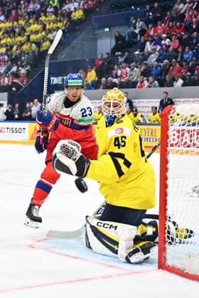 From left Lukas Sedlak of Czech Republic and goalkeeper Magnus Hellberg of Sweden in action during the IIHF World Championship, WM, Weltmeisterschaft Group B match Sweden vs Czech Republic on May 18, 2026, Fribourg, Switzerland. (CTKxPhoto RadekxPetrasek) CTKPhotoP2026051807819  CTKPhotoP2026051807819