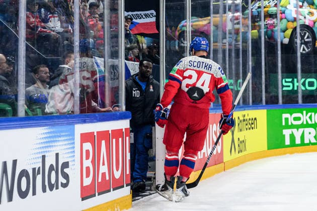 260518 Jan Scotka of Czech Republic leaving the ice after a match penalty during the 2026 IIHF Ice Hockey World Championship match between Sweden and Czech Republic on May 18, 2026 in Fribourg Photo Jesper Zerman BILDBYRAN kod JZ JZ0719 ishockey ice hockey ishockey vm 2026 vm 2026 iihf world championship sverige sweden tjeckien czech republic bbeng  Copyright: JESPERxZERMAN BB260518JZ127