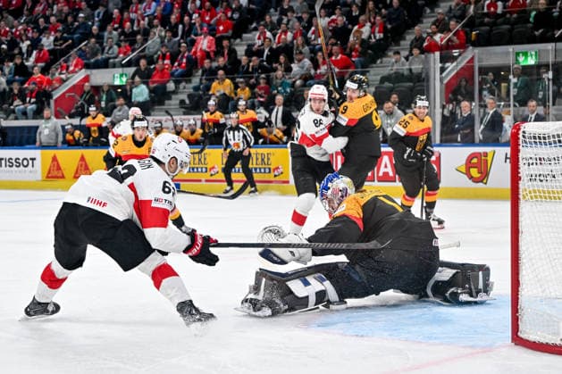 ZURICH, SWITZERLAND MAY 18 goalkeeper Jonas Stettmer of Germany makes a save on Denis Malgin of Switzerland during the 2026 IIHF Ice Hockey World Championship Switzerland game between Germany and Switzerland at Swiss Life Arena on May 18, 2026 in Zurich, Zurich Zurich Swiss Life Arena Zurich Switzerland Copyright: xJustPictures.ch AndreaxBrancax jp-en-EuSpIm-JP7_ANB_Ger_Sui_18052026_0908