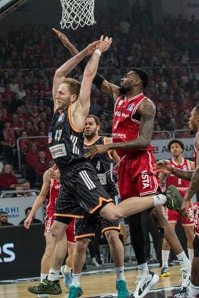 Bamberg, Germany 18 May 2026 1 BBL Playoff Quarterfinals 2025 2026 Sp 2 Bamberg Baskets vs Ratiopharm Ulm In the picture Christian Sengfelder Ulm is blocked by Ejiofor Onu Bamberg Brose Arena Bayern Copyright: xFotostandx xSchmittx