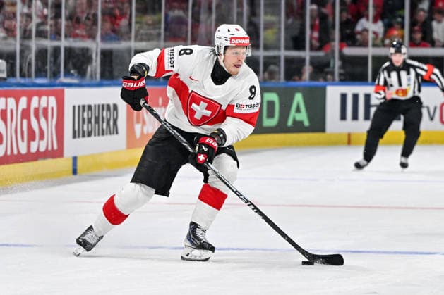 ZURICH, SWITZERLAND MAY 18 Simon Knak of Switzerland in action during the 2026 IIHF Ice Hockey World Championship Switzerland game between Germany and Switzerland at Swiss Life Arena on May 18, 2026 in Zurich, Zurich Zurich Swiss Life Arena Zurich Switzerland Copyright: xJustPictures.ch AndreaxBrancax jp-en-EuSpIm-JP7_ANB_Ger_Sui_18052026_1334