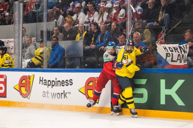 FRIBOURG, FRIBOURG - MAY 18: Jakub Flek of Czechia battles with Viggo Björck of Sweden during the 2026 IIHF World Championship, WM, Weltmeisterschaft Preliminary Round Group B match between Sweden and Czechia at BCF Arena on May 18, 2026 in Fribourg, Fribourg, Switzerland. Copyright: xLivioxBaeriswylx xSPPx Sportspressphoto_SPR149672