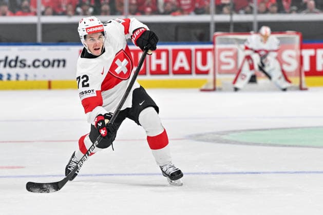 ZURICH, SWITZERLAND MAY 18 Dominik Egli of Switzerland takes a shot during the 2026 IIHF Ice Hockey World Championship Switzerland game between Germany and Switzerland at Swiss Life Arena on May 18, 2026 in Zurich, Zurich Zurich Swiss Life Arena Zurich Switzerland Copyright: xJustPictures.ch AndreaxBrancax jp-en-EuSpIm-JP7_ANB_Ger_Sui_18052026_1523
