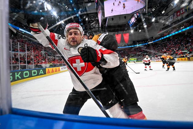 ZURICH, SWITZERLAND MAY 18 Nino Niederreiter of Switzerland gets hit along the boards during the 2026 IIHF Ice Hockey World Championship Switzerland game between Germany and Switzerland at Swiss Life Arena on May 18, 2026 in Zurich, Zurich Zurich Swiss Life Arena Zurich Switzerland Copyright: xJustPictures.ch AndreaxBrancax jp-en-EuSpIm-JP7_ANB_Ger_Sui_18052026_5232