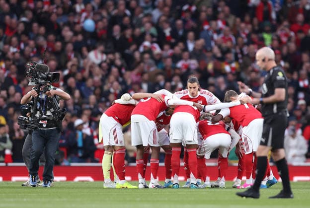 London, England, 18th May 2026. Pre match huddle during the Arsenal vs Burnley Premier League match at the Emirates Stadium, London. Picture credit should read: David Klein Sportimage EDITORIAL USE ONLY. No use with unauthorised audio, video, data, fixture lists, club league logos or live services. Online in-match use limited to 120 images, no video emulation. No use in betting, games or single club league player publications. SPI_015_DK_Arsenal_Burnley SPI-4808-0012