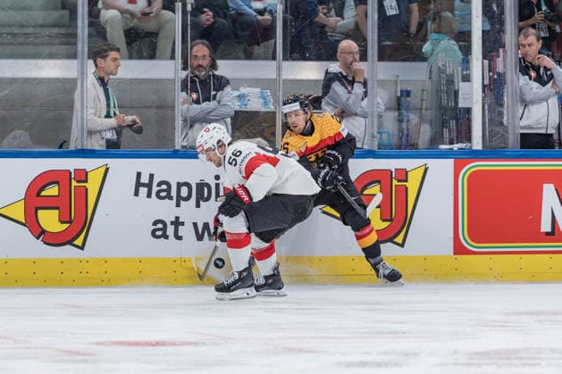18 05 2026, Zurich, Swiss Life Arena, Ice Hockey World Championships Germany Switzerland, 56 Tim Berni Switzerland , 25 Leon Huttl Germany Zurich Swiss Life Arena Zurich Switzerland Copyright: xJustPictures.ch StefanxEmchx jp-de-StEm-DSC0007720260518