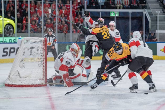 18 05 2026, Zurich, Swiss Life Arena, Ice hockey, Eishockey World Championships: Germany - Switzerland, 63 goalkeeper Leonardo Genoni (Switzerland), 21 Nicolas Krammer (Germany), 43 Andreas Eder (Germany) Zurich Swiss Life Arena Zurich Switzerland *** 18 05 2026, Zurich, Swiss Life Arena, Ice Hockey World Championships Germany Switzerland, 63 goalkeeper Leonardo Genoni Switzerland , 21 Nicolas Krammer Germany , 43 Andreas Eder Germany Zurich Swiss Life Arena Zurich Switzerland Copyright: xJustPictures.ch StefanxEmchx jp-de-StEm-DSC0011120260518