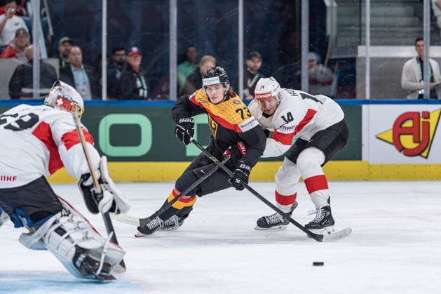 18 05 2026, Zurich, Swiss Life Arena, Ice Hockey World Championships Germany Switzerland, 73 Lukas Reichel Germany , 14 Dean Kukan Switzerland Zurich Swiss Life Arena Zurich Switzerland Copyright: xJustPictures.ch StefanxEmchx jp-de-StEm-DSC0034320260518