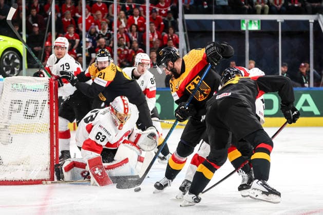 Ice hockey, Eishockey - IIHF WC 2026 ZURICH,SWITZERLAND,18.MAY.26 - ICE HOCKEY - IIHF Ice Hockey World Championship, WM, Weltmeisterschaft 2026, group stage, Germany vs Switzerland. Image shows Leonardo Genoni (SUI) and Andreas Eder (GER).  GEPAxpictures xMaticxKlansek