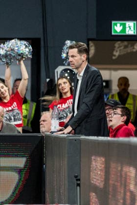 Bamberg, Germany 18 May 2026 1 BBL Playoff Quarterfinals 2025 2026 Sp 2 Bamberg Baskets vs Ratiopharm Ulm In the picture Sports Director of Ulm Thortsen Leibenath discusses fiercely with the referees Brose Arena Bayern Copyright: xFotostandx xSchmittx