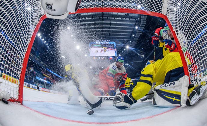 260518 Jiri Cernoch and Ondrej Beranek of Czech Republic against goaltender Magnus Hellberg of Sweden when Czech Republic scores the 0 2 goal during the 2026 IIHF Ice Hockey World Championship match between Sweden and Czech Republic on May 18, 2026 in Fribourg Photo Jesper Zerman BILDBYRAN kod JZ JZ0719 ishockey ice hockey ishockey vm 2026 vm 2026 iihf world championship sverige sweden tjeckien czech republic bbeng  Copyright: JESPERxZERMAN BB260518JZ136