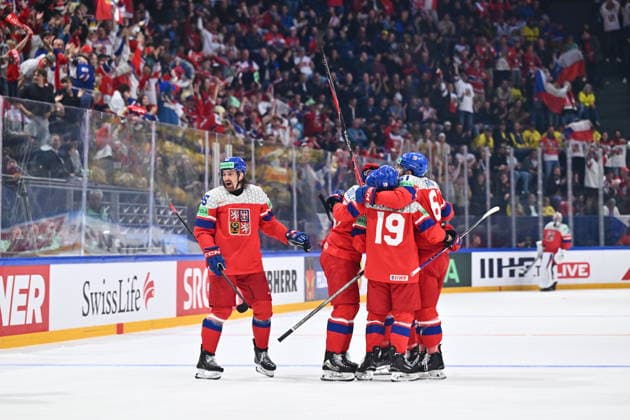Daniel Vozenilek of Czech Republic, left, during the IIHF World Championship, WM, Weltmeisterschaft Group B match Sweden vs Czech Republic on May 18, 2026, Fribourg, Switzerland. (CTKxPhoto RadekxPetrasek) CTKPhotoP2026051807979  CTKPhotoP2026051807979