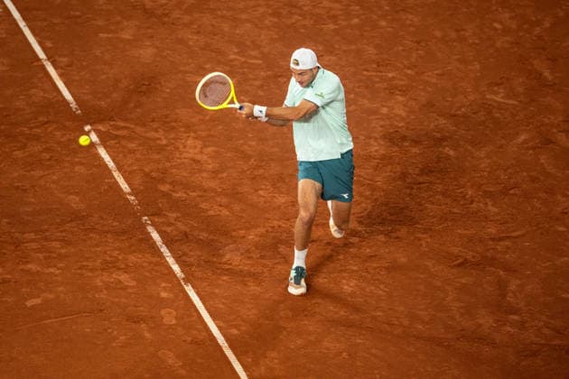 HAMBURG, GERMANY - MAY 18: Jan-Lennard Struff of Germany plays a backhand against Jakub Mensik of the Czech Republic during their Men s Singles Round One match at the Bitpanda Hamburg Open on May 18, 2026 in Hamburg, Germany. Credit: Andy Astfalck NurPhoto Germany Copyright: xAndyxAstfalckx