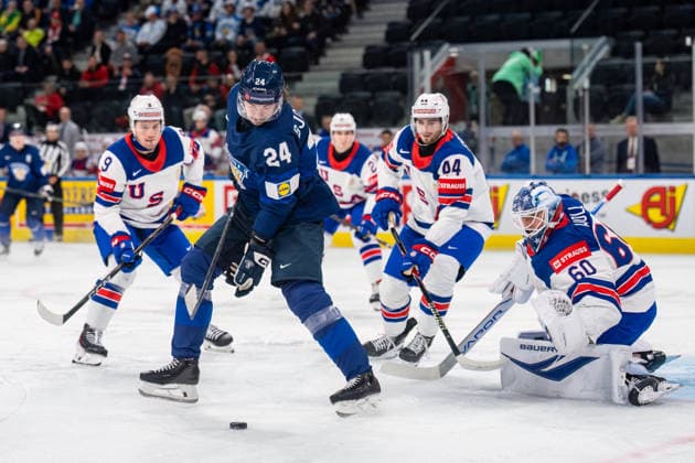 xxkeikkaxx 20260518 Swiss Life Arena, Zurich, Switzerland. IIHF Ice hockey, Eishockey World Championships match Finland vs USA Hannes Björninen (24) of Team Finland Joseph Woll (60) of Team USA Wyatt Kaiser (44) of Team USA Ryan Leonard (9) of Team USA Alex Steeves (21) of Team USA Photo by Pasi Suokko All Over Press  1.06200385