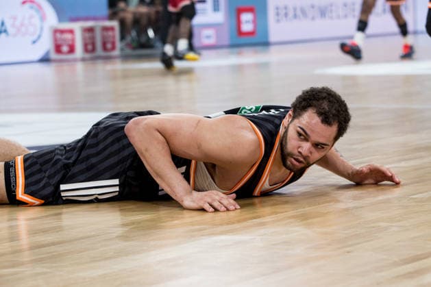 Bamberg, Germany 18 May 2026 1 BBL Playoff Quarterfinals 2025 2026 Sp 2 Bamberg Baskets vs Ratiopharm Ulm In the picture Christopher Ledlum Ulm is on the ground Brose Arena Bayern Copyright: xFotostandx xSchmittx