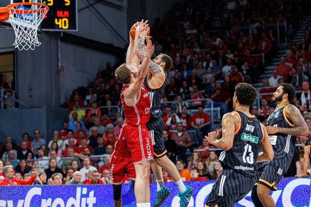 Moritz Krimmer BMA365 Bamberg Baskets, 27 , Christopher Ledlum ratiopharm Ulm, 04 , BMA365 Bamberg Baskets vs ratiopharm Ulm, Basketball, easyCredit BBL, Playoff Quarterfinals, Game 2, 18 05 2026 BMA365 Bamberg Baskets vs ratiopharm Ulm, Basketball, easyCredit BBL, Playoff Quarterfinals, Game 2, 18 05 2026 Bamberg Copyright: xEibner-Pressefoto G.xSantemizx EP_EER