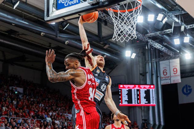 Cobe Williams BMA365 Bamberg Baskets, 24 , Christian Sengfelder ratiopharm Ulm, 43 , BMA365 Bamberg Baskets vs ratiopharm Ulm, Basketball, easyCredit BBL, Playoff Quarterfinals, Game 2, 18 05 2026 BMA365 Bamberg Baskets vs ratiopharm Ulm, Basketball, easyCredit BBL, Playoff Quarterfinals, Game 2, 18 05 2026 Bamberg Copyright: xEibner-Pressefoto G.xSantemizx EP_EER