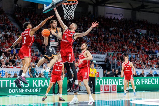Ibi Watson BMA365 Bamberg Baskets, 02 , Christopher Ledlum ratiopharm Ulm, 04 , Daniel Keppeler BMA365 Bamberg Baskets, 31 , BMA365 Bamberg Baskets vs ratiopharm Ulm, Basketball, easyCredit BBL, Playoff Quarterfinals, Game 2, 18 05 2026 BMA365 Bamberg Baskets vs ratiopharm Ulm, Basketball, easyCredit BBL, Playoff Quarterfinals, Game 2, 18 05 2026 Bamberg Copyright: xEibner-Pressefoto G.xSantemizx EP_EER