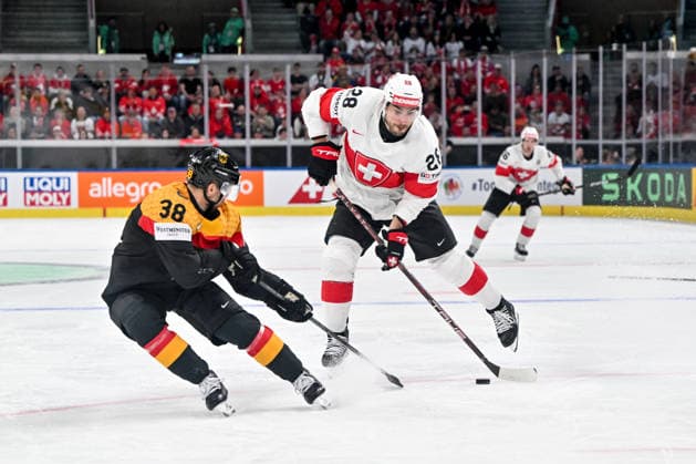 ZURICH, SWITZERLAND MAY 18 Timo Meier of Switzerland in action against Fabio Wagner of Germany during the 2026 IIHF Ice Hockey World Championship Switzerland game between Germany and Switzerland at Swiss Life Arena on May 18, 2026 in Zurich, Zurich Zurich Swiss Life Arena Zurich Switzerland Copyright: xJustPictures.ch AndreaxBrancax jp-en-EuSpIm-JP7_ANB_Ger_Sui_18052026_1832