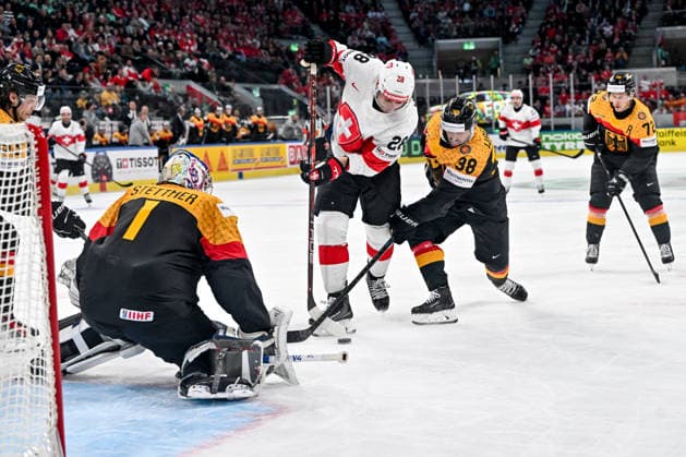 ZURICH, SWITZERLAND MAY 18 Timo Meier of Switzerland in action against Fabio Wagner of Germany R and goalkeeper Jonas Stettmer of Germany L during the 2026 IIHF Ice Hockey World Championship Switzerland game between Germany and Switzerland at Swiss Life Arena on May 18, 2026 in Zurich, Zurich Zurich Swiss Life Arena Zurich Switzerland Copyright: xJustPictures.ch AndreaxBrancax jp-en-EuSpIm-JP7_ANB_Ger_Sui_18052026_1860