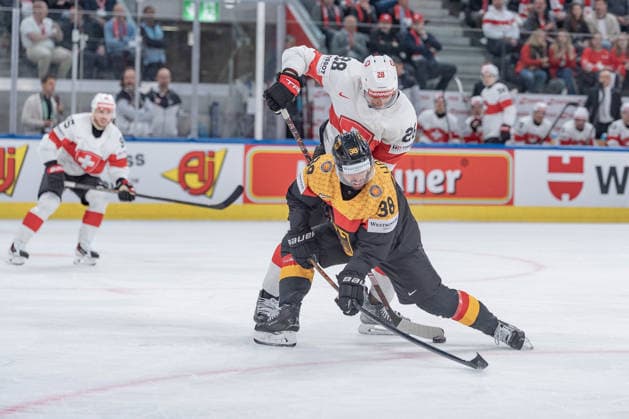 18 05 2026, Zurich, Swiss Life Arena, Ice Hockey World Championships Germany Switzerland, 28 Timo Meier Switzerland , 38 Fabio Wagner Germany Zurich Swiss Life Arena Zurich Switzerland Copyright: xJustPictures.ch StefanxEmchx jp-de-StEm-DSC0131520260518