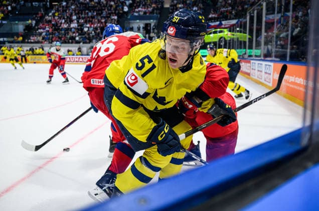 260518 Emil Heineman of Sweden during the 2026 IIHF Ice Hockey World Championship match between Sweden and Czech Republic on May 18, 2026 in Fribourg Photo Jesper Zerman BILDBYRAN kod JZ JZ0719 ishockey ice hockey ishockey vm 2026 vm 2026 iihf world championship sverige sweden tjeckien czech republic bbeng  Copyright: JESPERxZERMAN BB260518JZ150